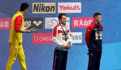 孙杨接力决赛视频